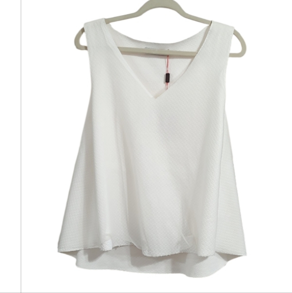 Chic White V-Neck Wide Cut Tank Top